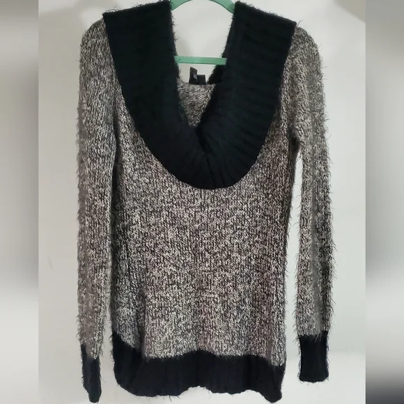 BKE Boutique Open Back Sweater - Picture 2 of 4